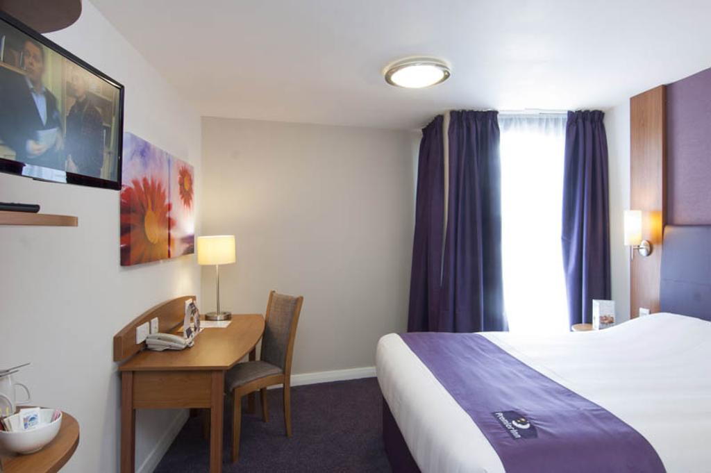 Premier Inn Camberley Habitación foto
