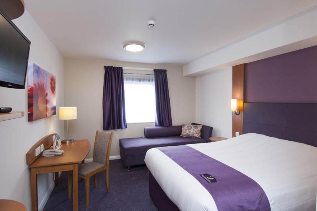 Premier Inn Camberley Habitación foto