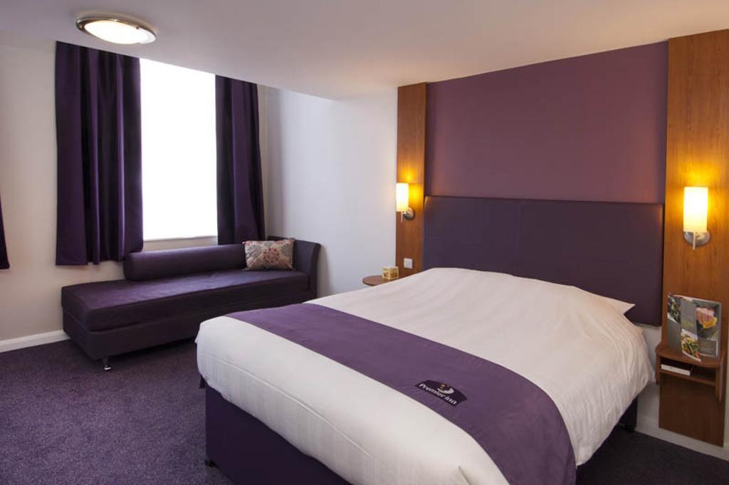 Premier Inn Camberley Habitación foto