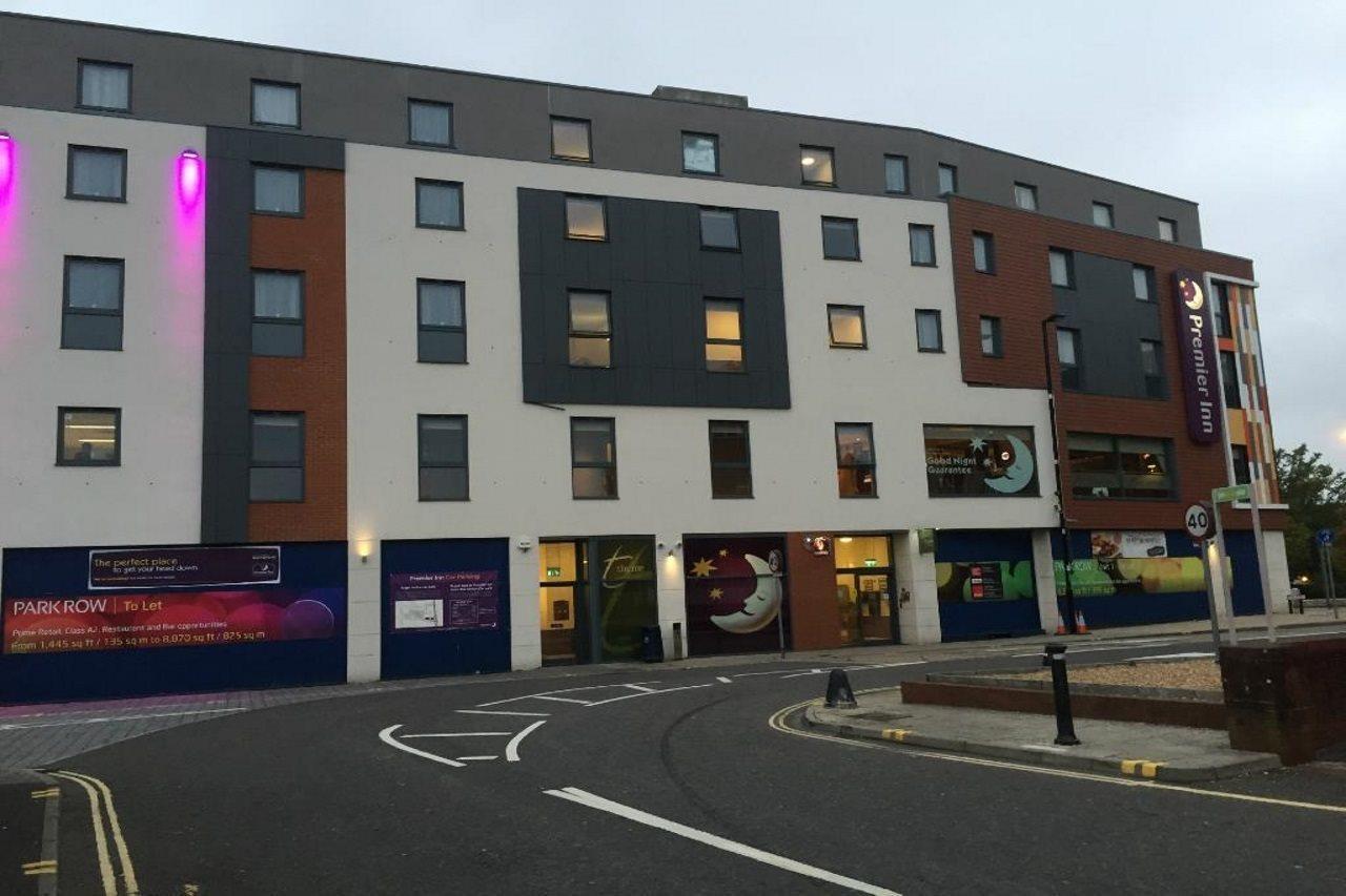 Premier Inn Camberley Exterior foto