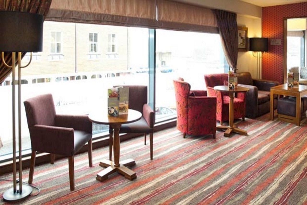 Premier Inn Camberley Exterior foto