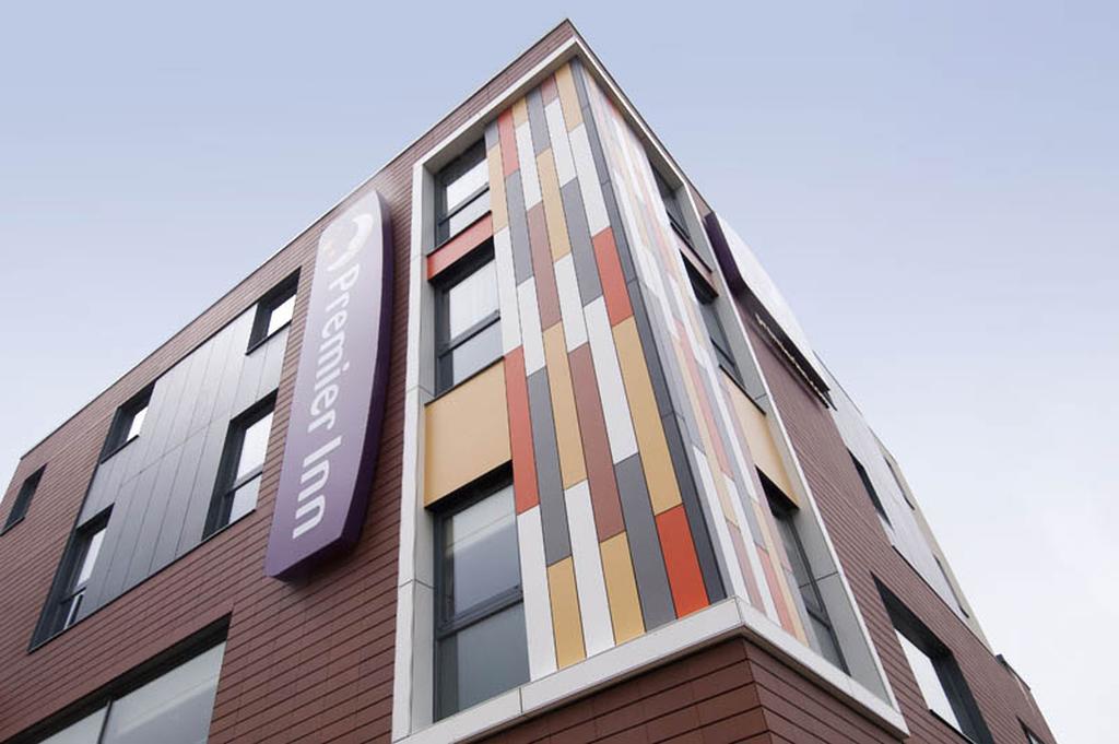 Premier Inn Camberley Exterior foto